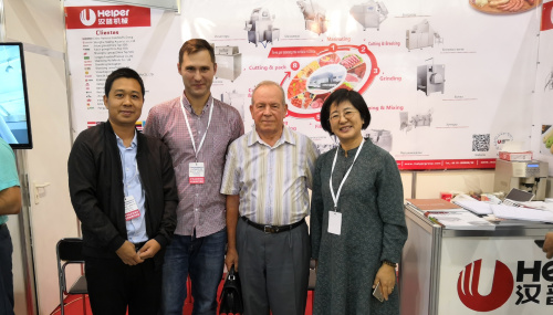 Chairman of the Ukraine Meat Association visit Helper's booth